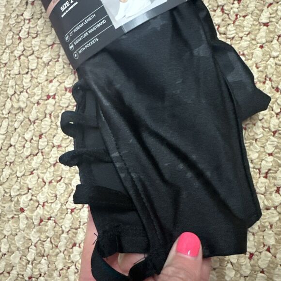 Torrid  Plus Full-Length Comfort Waist With Pockets Leggings Stars New SZ 2X - Picture 4 of 4